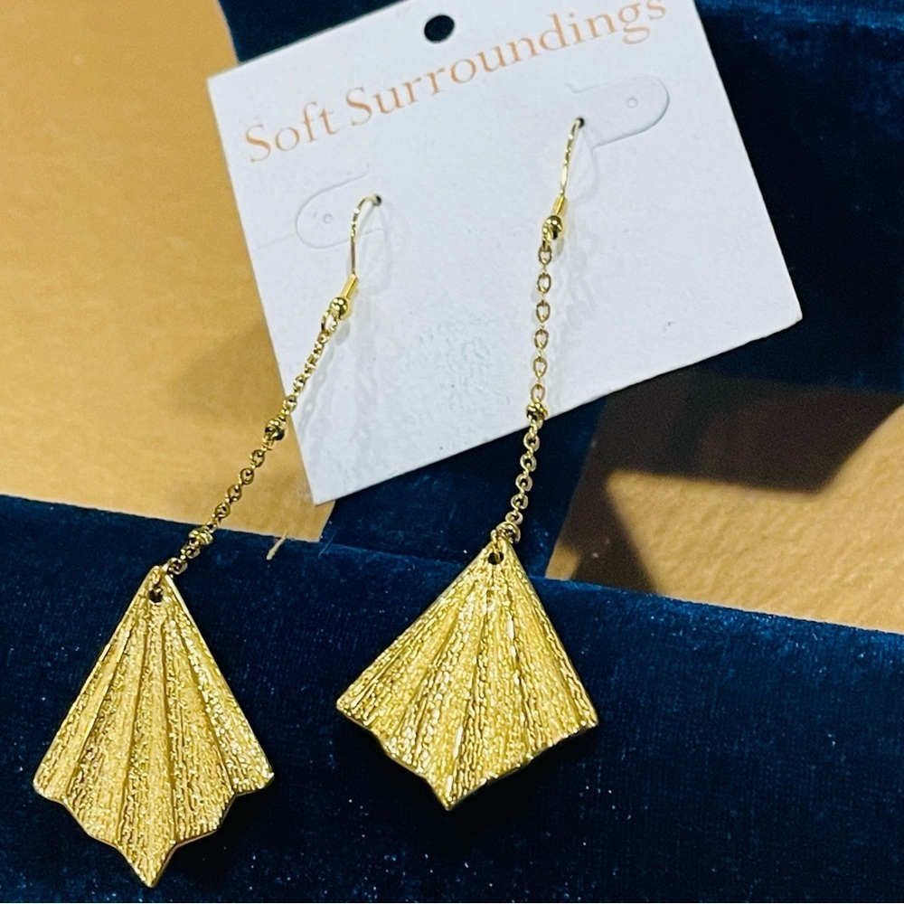 Soft Surroundings Gold Ivy Drop Earrings Gold Tone NEW